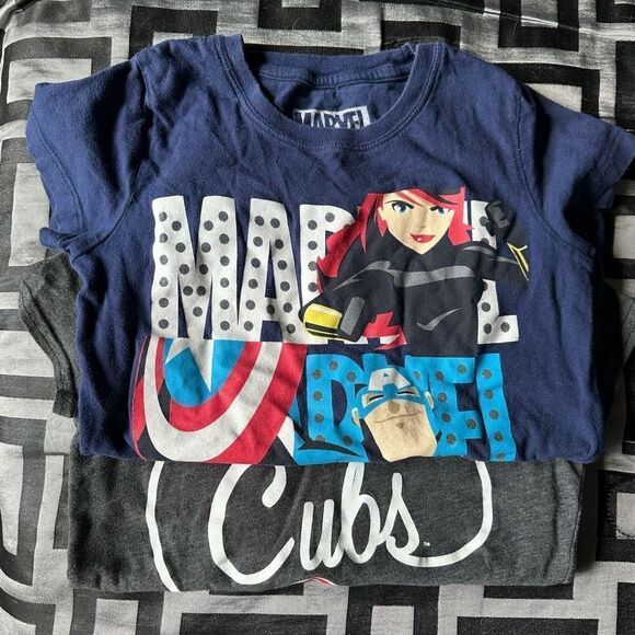 Cubs t-shirt and Marvel t-shirt Girls 2 lot bundle , vneck - Picture 9 of 9